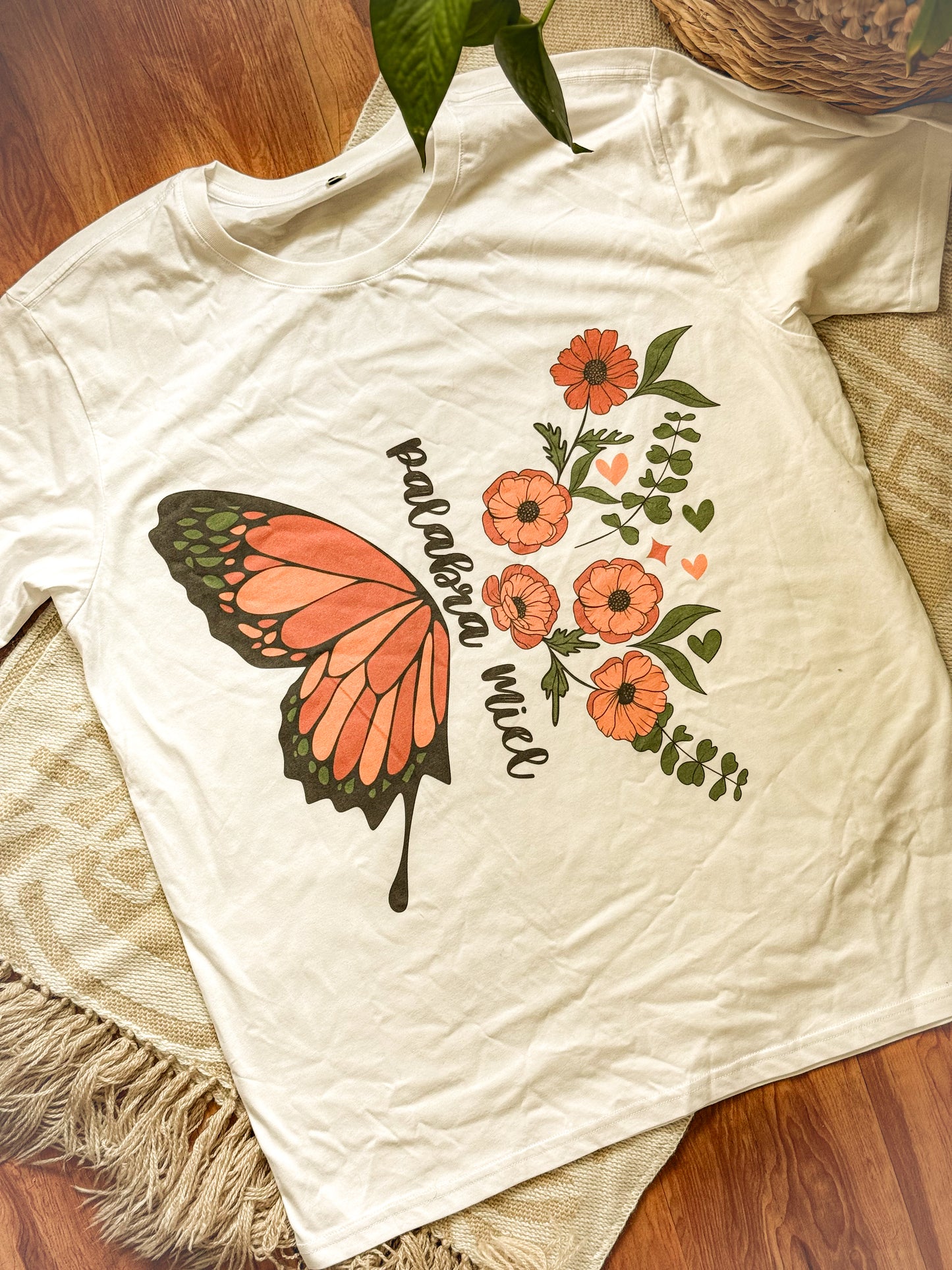 Butterfly Palabra Miel in white